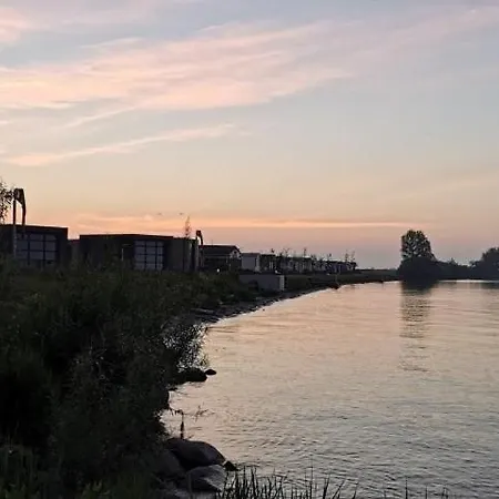 Feriehus Enkhuizer Aiwenore Dritte Reihe Mit Zaun Haus Nr 246 Enkhuizen